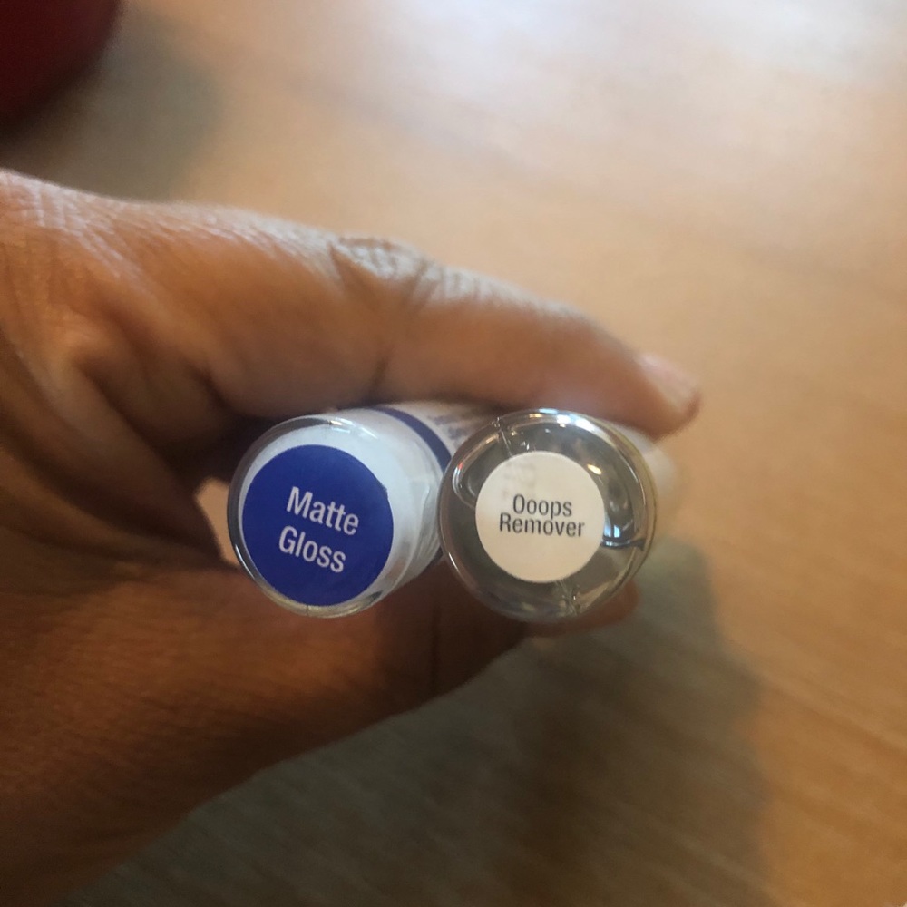 LipSense Matte Gloss & Oops Remover